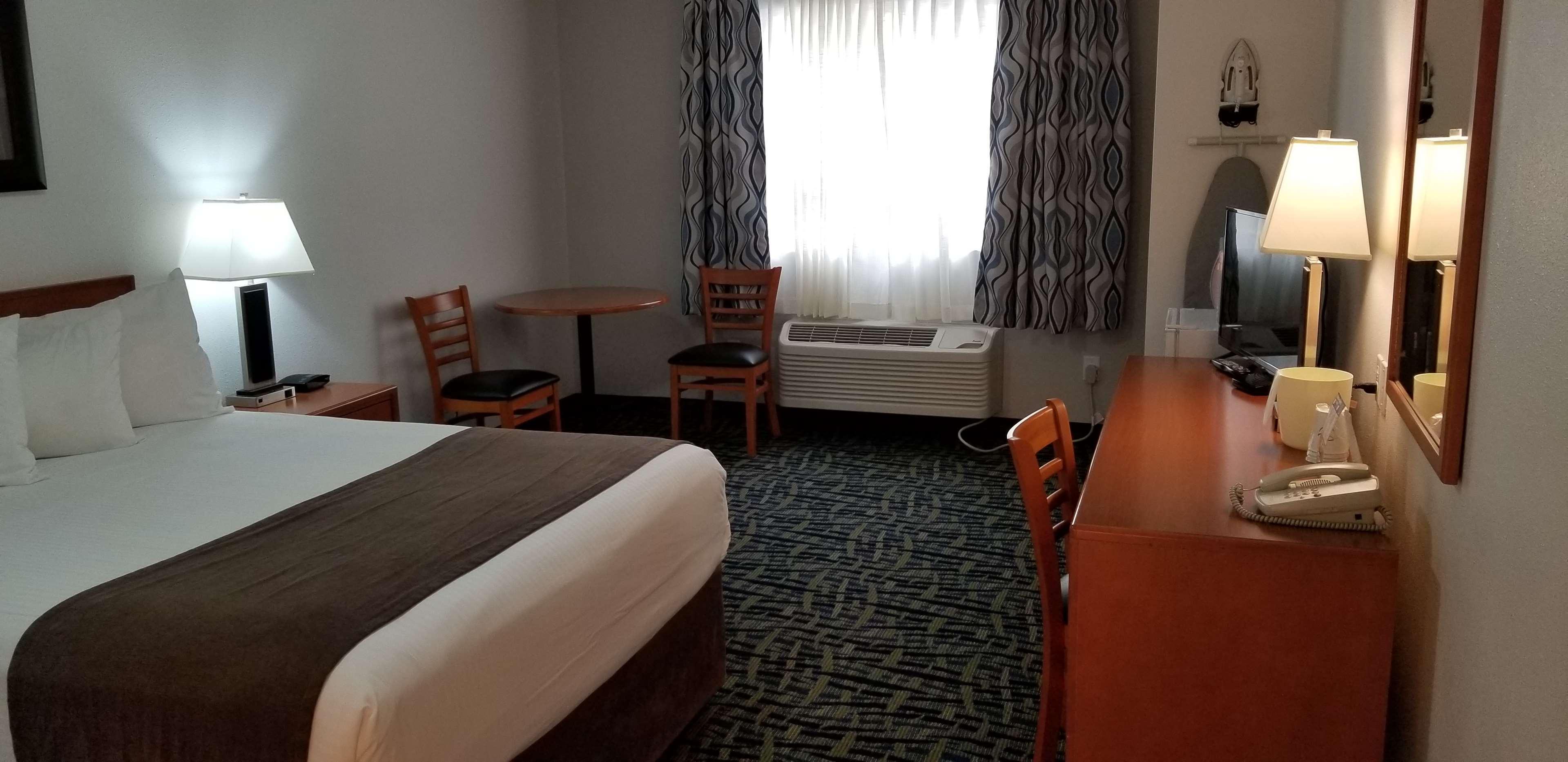 Surestay Plus Hotel By Best Western Lethbridge Room photo