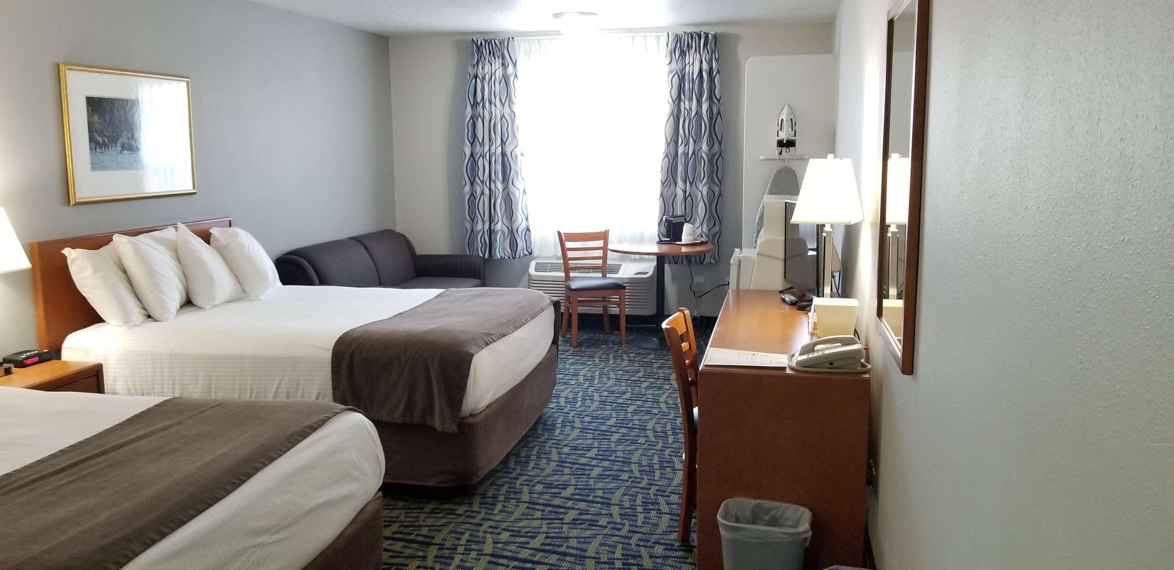 Surestay Plus Hotel By Best Western Lethbridge Exterior photo