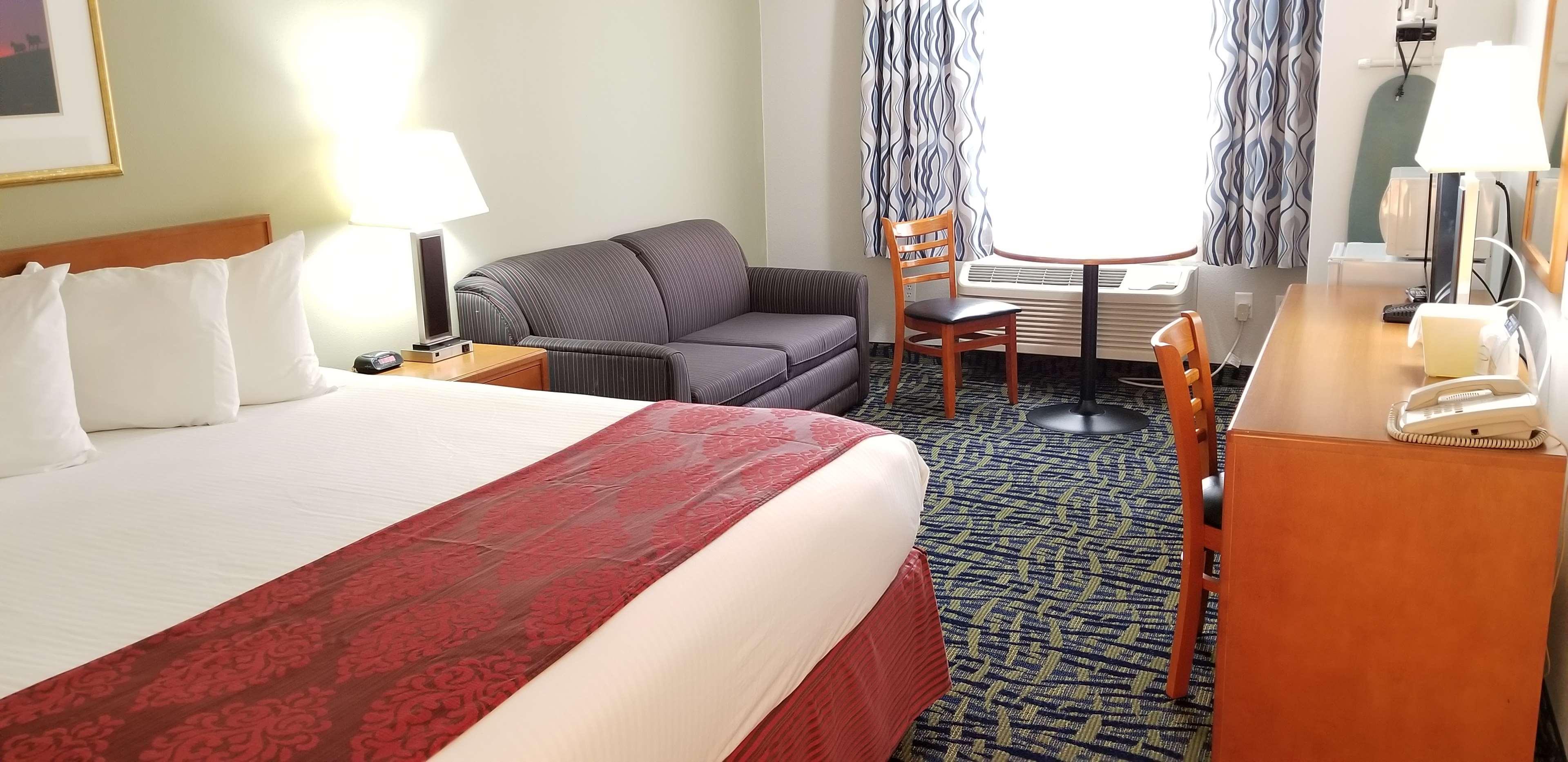Surestay Plus Hotel By Best Western Lethbridge Room photo