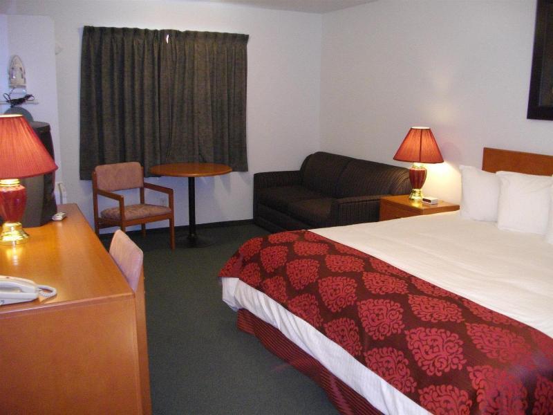 Surestay Plus Hotel By Best Western Lethbridge Exterior photo